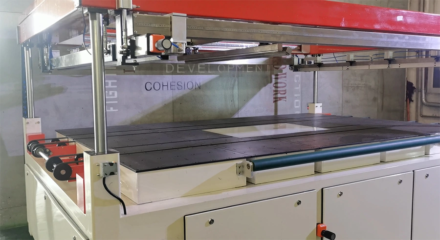 Machine automatique de sérigraphie pour verre architectural
