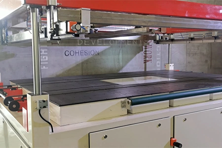 Machine automatique de sérigraphie pour verre architectural