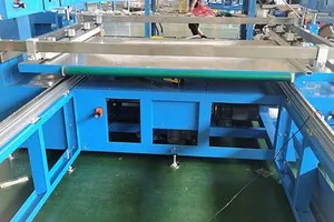 Machine semi-automatique de sérigraphie pour verre architectural