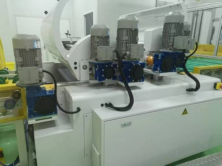 Machine d’enduction à rouleaux doubles